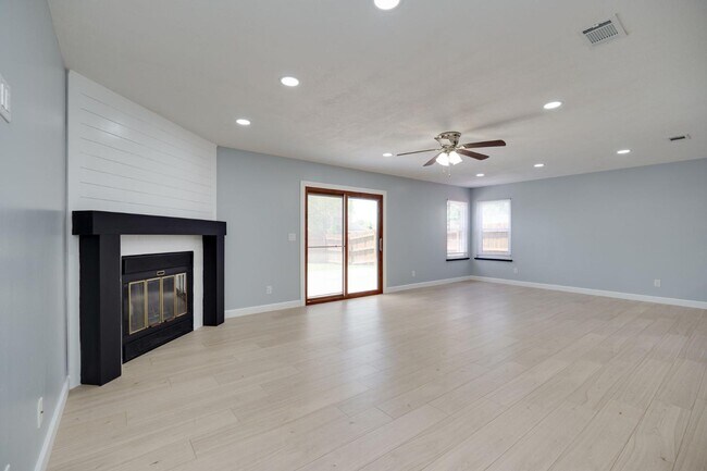 Building Photo - 6214 Shull Rd