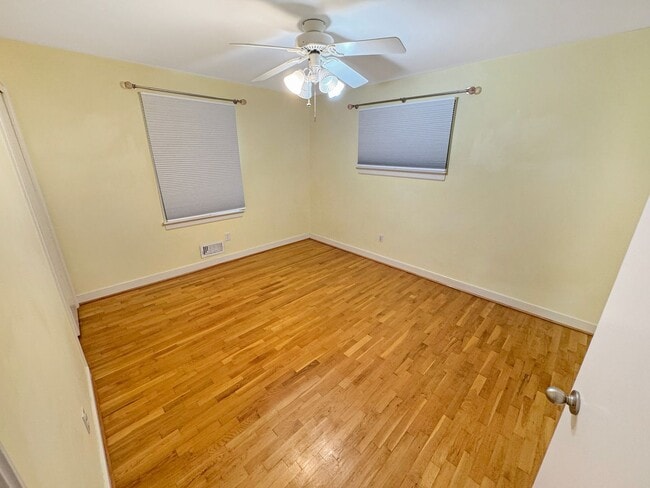Building Photo - Spacious 4BR/2.5BA Home in Prime West End ...