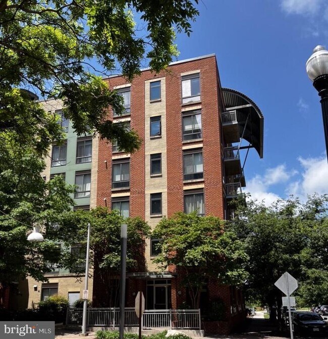 Building Photo - 1200 N Hartford St