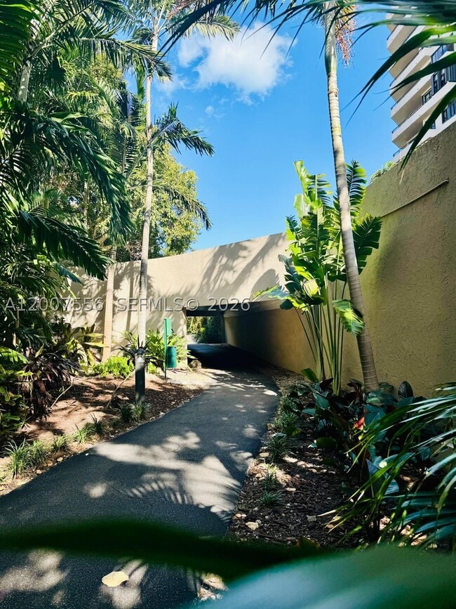 Building Photo - 276 Crandon Blvd