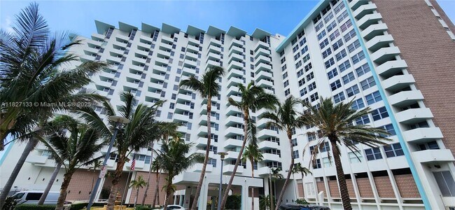 Primary Photo - 2899 Collins Ave