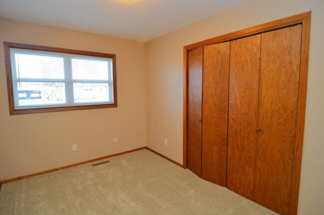 Building Photo - Huge 4 Bed 2 Bath Single Family Home! Rent Special - $500 off 1 months rent!