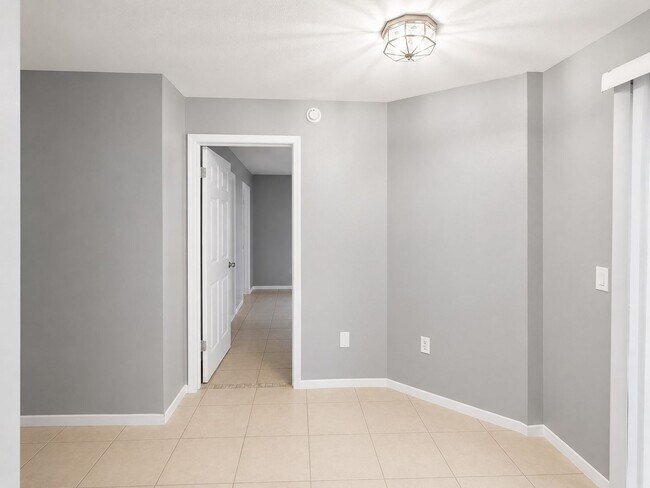 Building Photo - 112 Reserve Cir