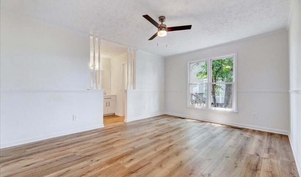 Building Photo - 7165 Dayspring Dr