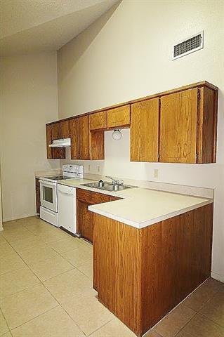 Building Photo - 1110 Curtis Dr