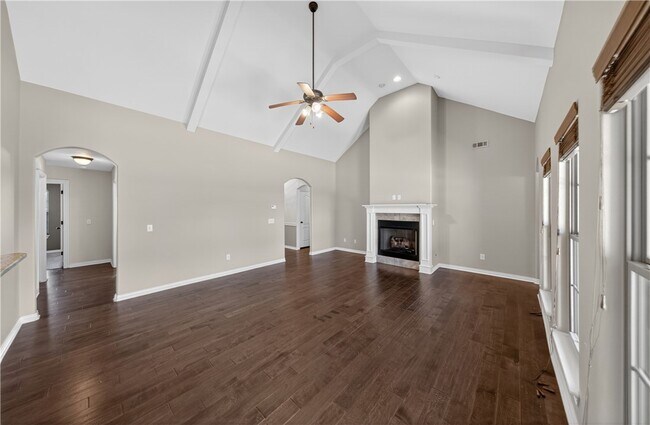 Building Photo - 402 SW Arch St