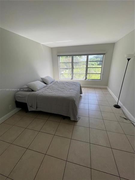 Building Photo - 3100 N Palm Aire Dr