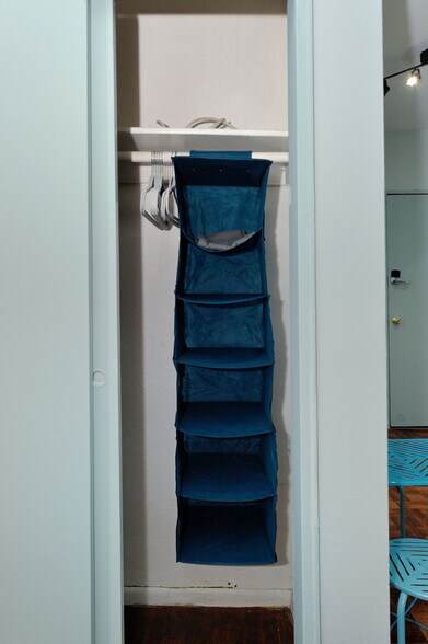 Building Photo - 400 W 36th St.