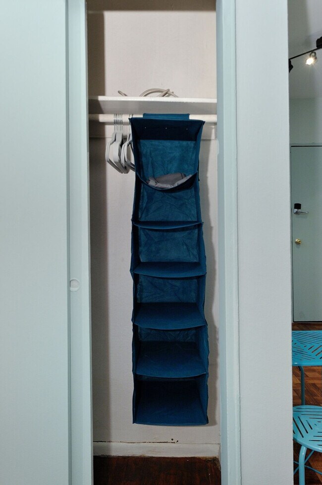 Building Photo - 400 W 36th St.