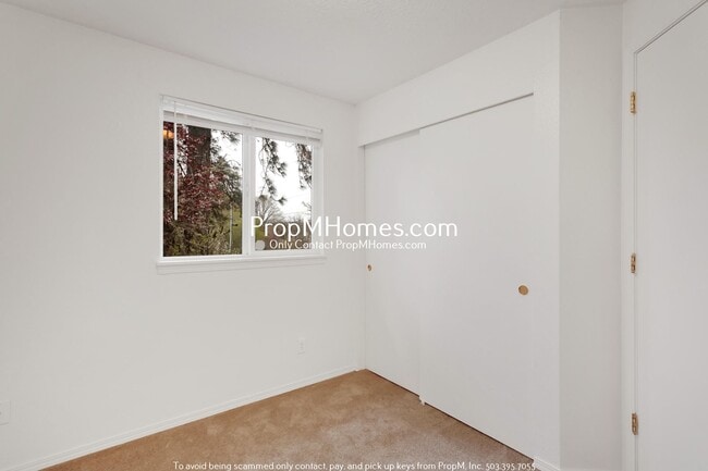 Building Photo - Three Bedroom Aloha Home with Park-Like Backyard!