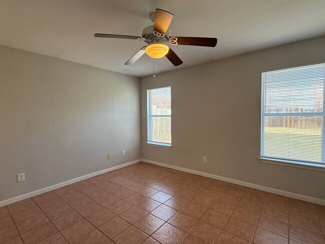 Building Photo - 1820 Fleetwood Dr