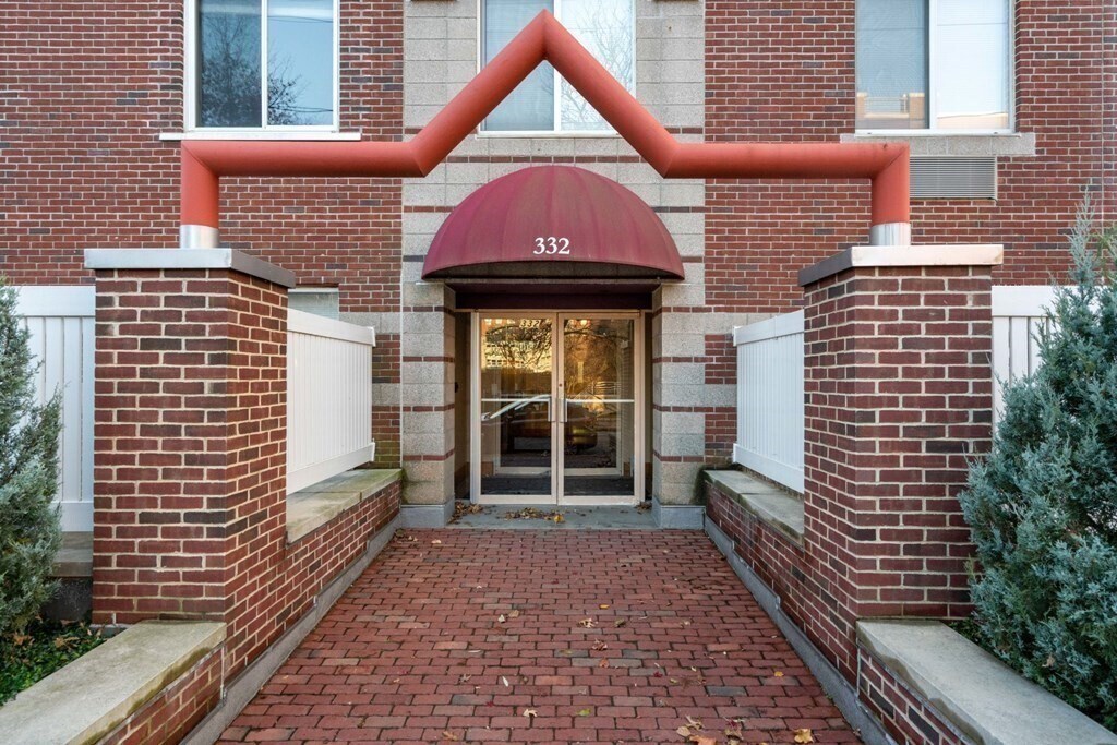 Building Photo - 332 Franklin St