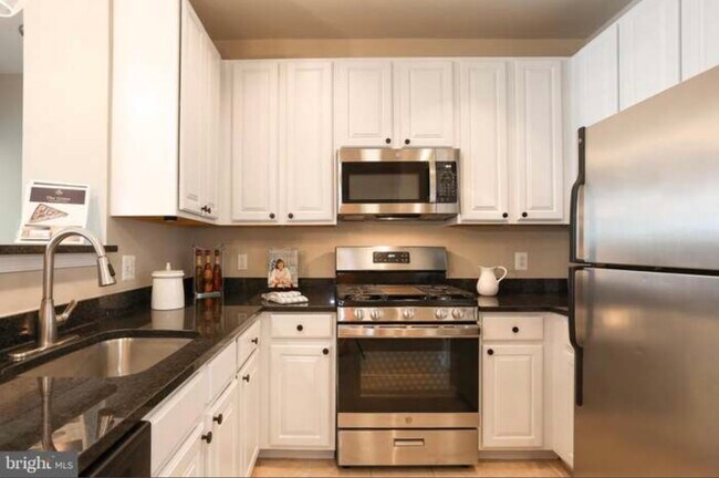 Building Photo - 2465 Army Navy Dr