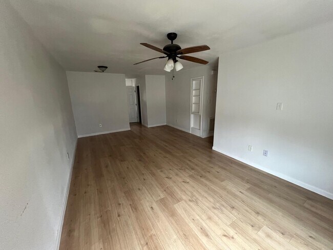 Building Photo - 3907 Cinnamon Cove Dr