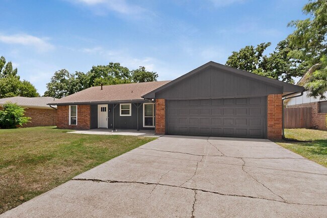 Building Photo - Newly Renovated Home In Grapevine Ready To Be Yours!!!!