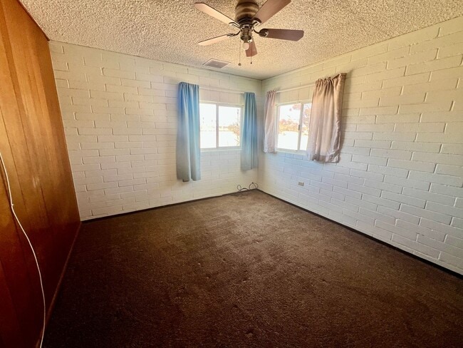 Building Photo - 73817 Crestview Dr