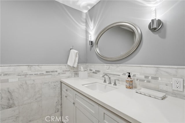 Building Photo - 116 5th Pl