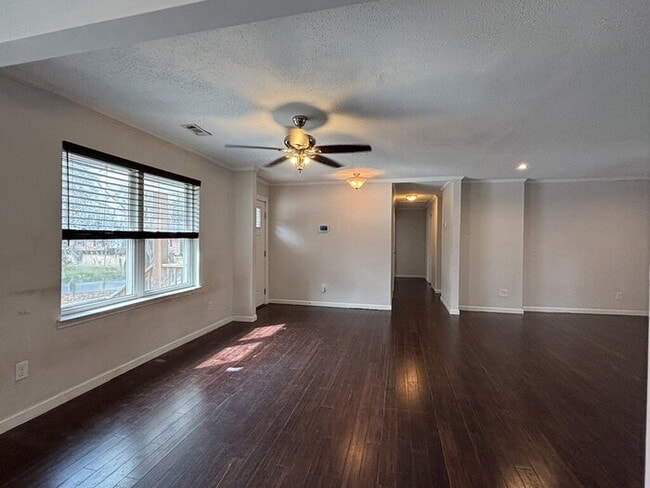 Building Photo - 117 Alma Dr