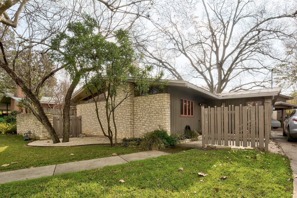 Building Photo - 1813 Dexter St