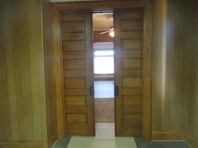 Building Photo - 5 Bedroom Home in the very core of Downtown (West Central, Downtown)