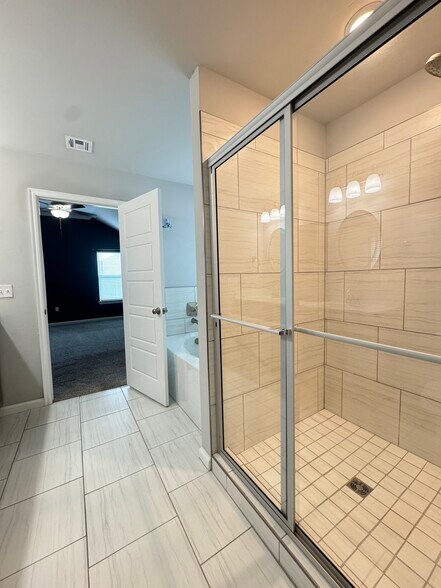 Building Photo - 9104 SW 47th St