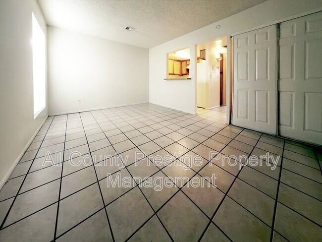 Building Photo - 1831 W Mulberry Dr