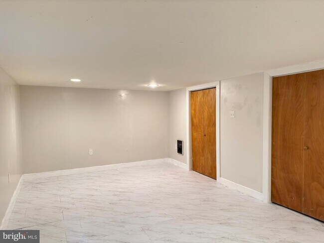 Building Photo - 2528 Poplar St