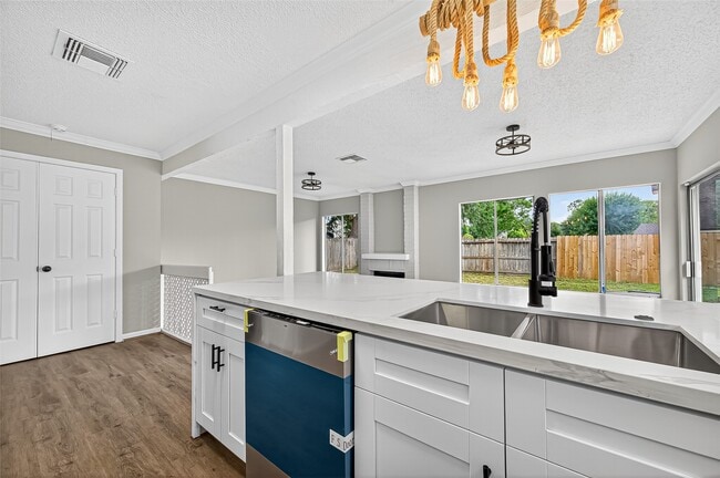 Building Photo - 12623 S Dairy Ashford Rd