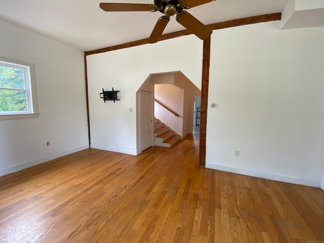 Building Photo - 143 Peters Ln