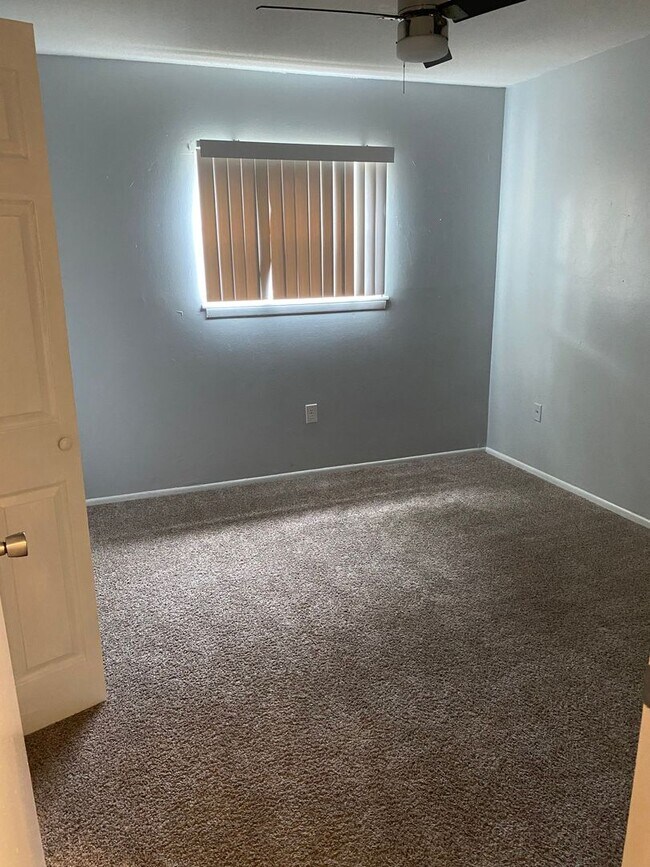 Building Photo - Lugo Riverhill