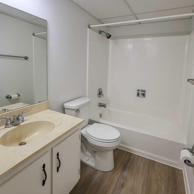 Building Photo - 227 Castlewood Dr
