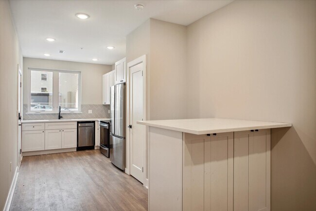 Building Photo - 1618 N Sydenham St