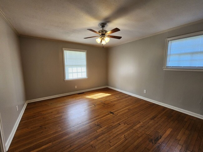 Building Photo - Charming 3BR/2BA Brick Home with Vintage Flair, Expansive Backyard & Walk to VSU!