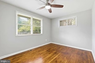 Upstairs bedroom - 3512 Jean St