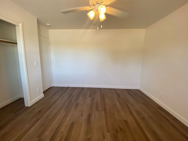 Building Photo - Downtown Duplex