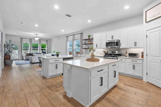 Building Photo - 185 Brooks Ranch Dr