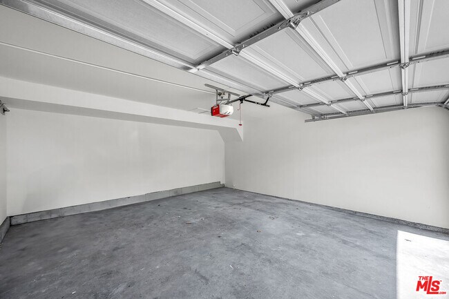 Building Photo - 7343 Comstock Ave