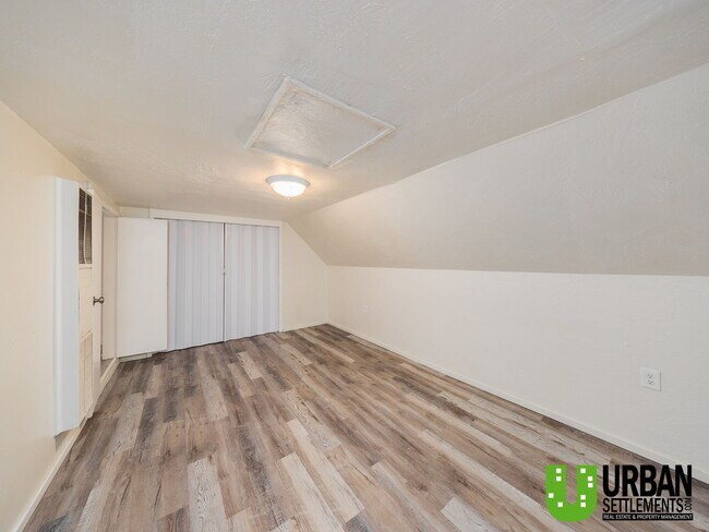 Building Photo - 370 E 8th Ave