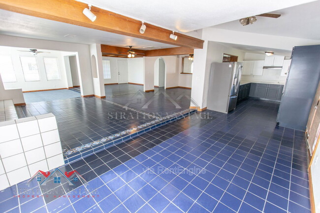 Building Photo - 8119 E Amelia Ave