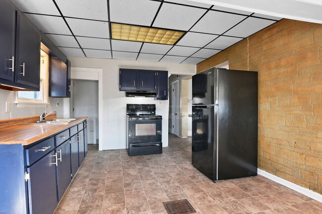 Building Photo - 1824 Burwell Ave