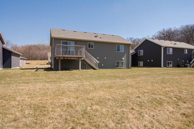 Building Photo - Move-In Ready NW Rochester Home with Finished Lower Level