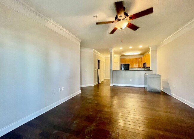 Building Photo - Available May 11th. GROUND FLOOR 3BR/2 BA Condo in Riverland Woods!