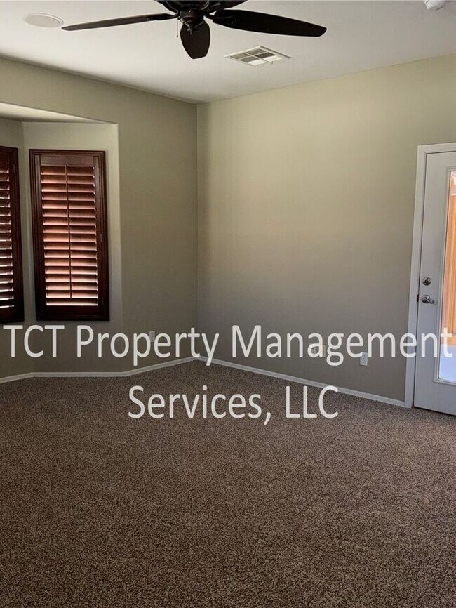 Building Photo - Freshly updated house in East Mesa