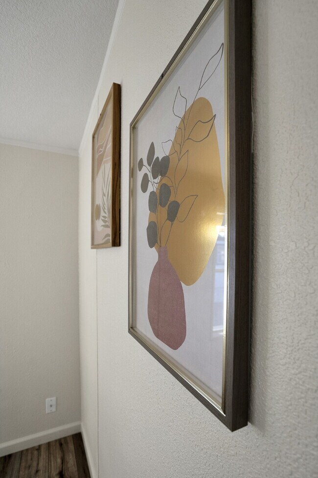 Building Photo - Modern Furnished 2 Bed/2 Bath Home • Laundry • Internet Included