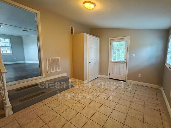 Building Photo - 146 Phoenetia Dr