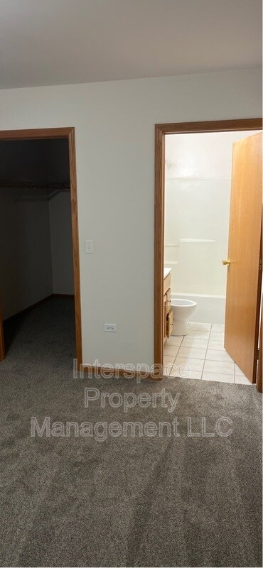 Building Photo - 1345 Rock Run Dr