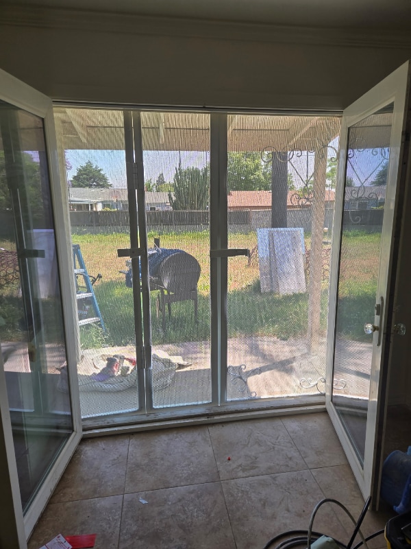 Building Photo - 1535 Los Flores Dr