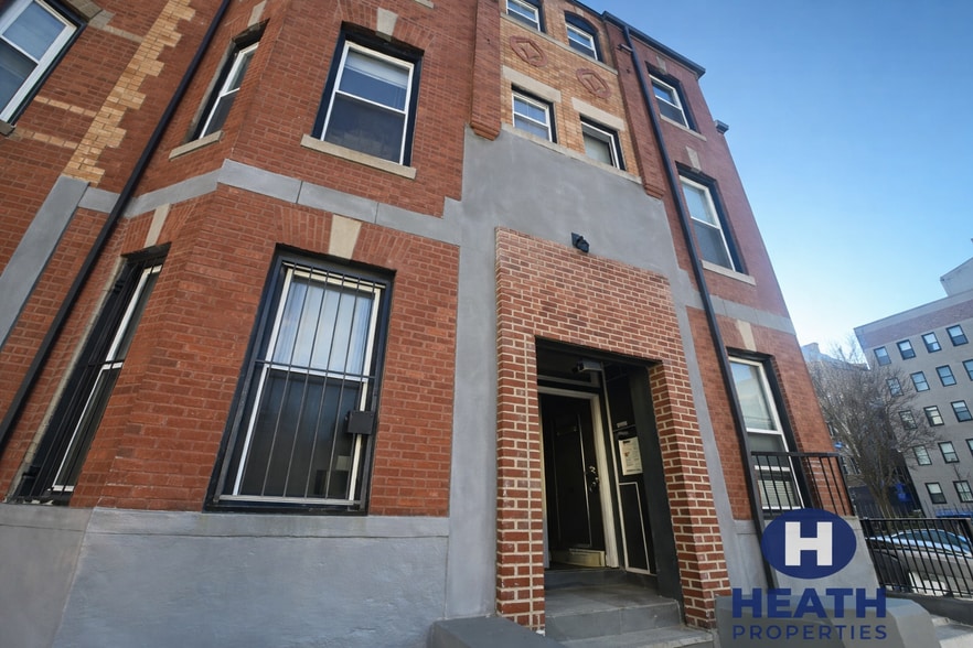 Building Photo - 216 Hemenway St