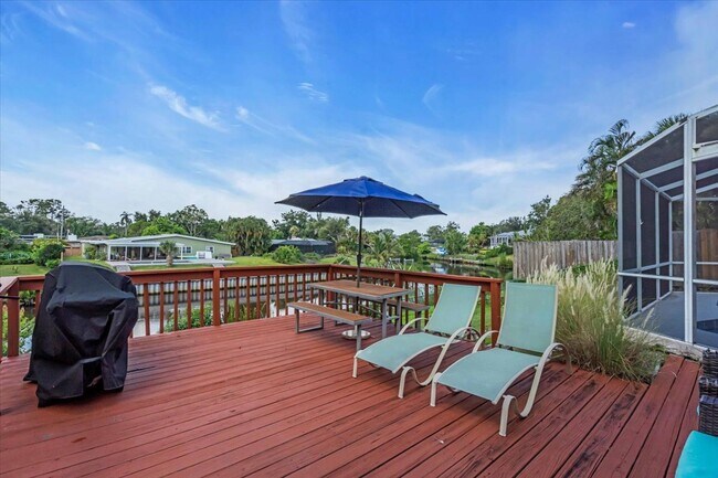 Building Photo - 2732 Valencia Dr