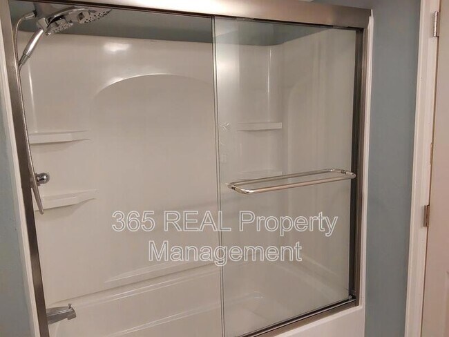 Building Photo - 2201 12th St